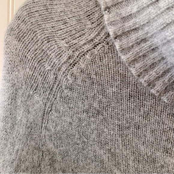 PORTOLANO Cashmere Relaxed Asymmetrical pullover poncho - Picture 4 of 10